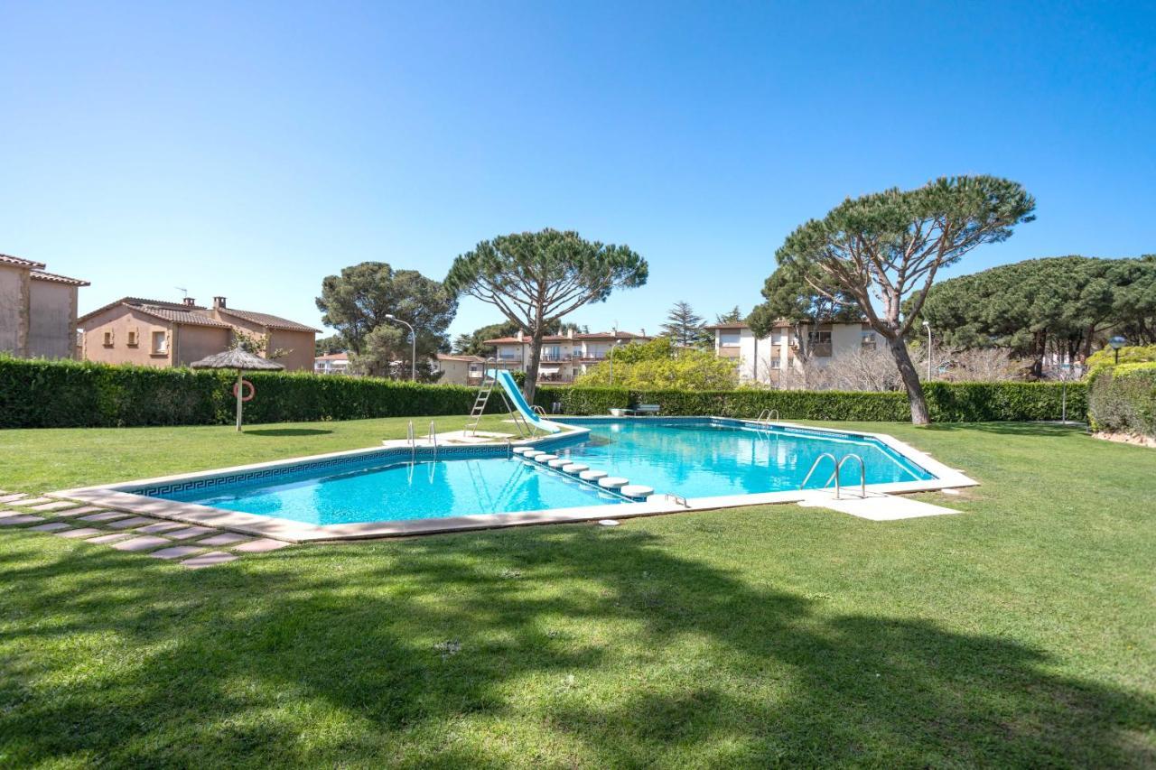 Bonita Casa Adosada Con Jardin Privado Y Piscina Comunitaria Калелья-де-Палафружель Экстерьер фото
